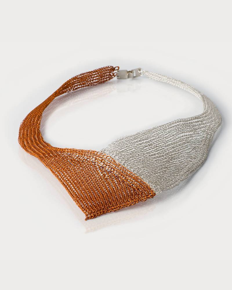 COLLAR BICOLOR TEJIDO EN COBRE Y PLATA